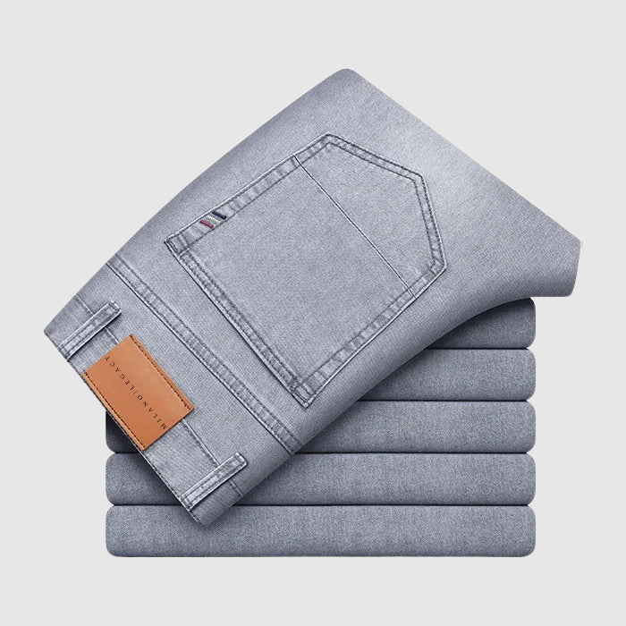 Herrjeans med hög midja och rak passform i blekt blått, för en bekväm och modern look.