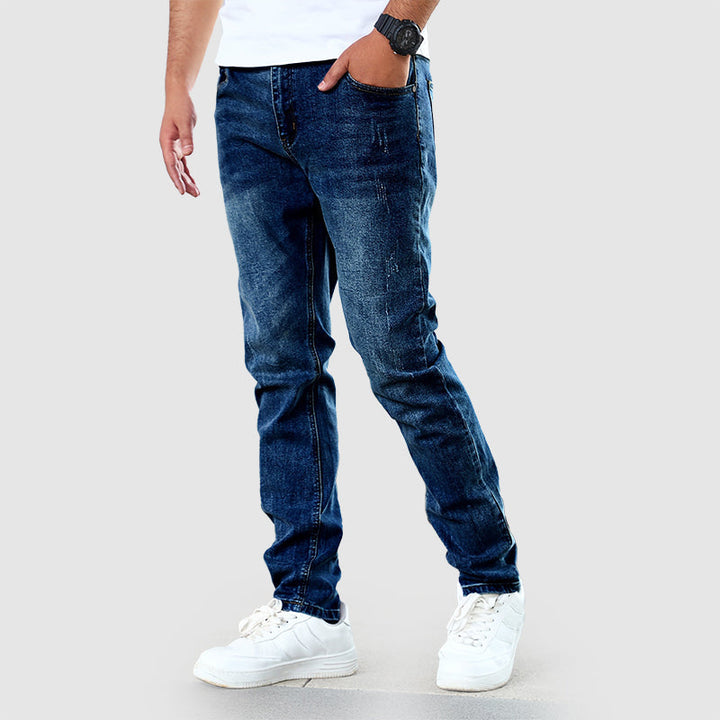 Ljusblå bekväma herrjeans med raka ben, en klassisk casual stil idealisk för alla tillfällen.