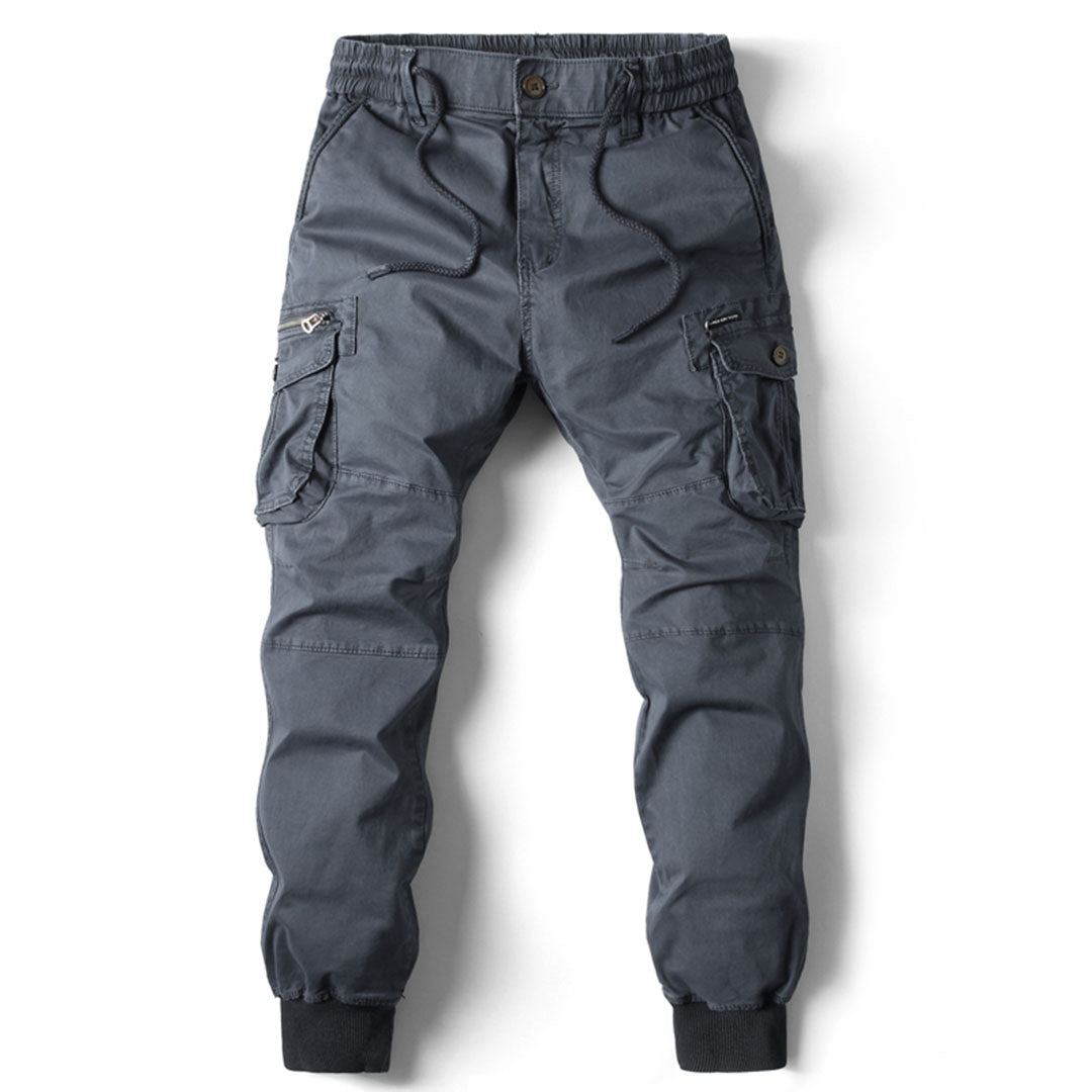 Herrjoggers i beige med elastisk midja och funktionella lastfickor, perfekt för en ledig stil.