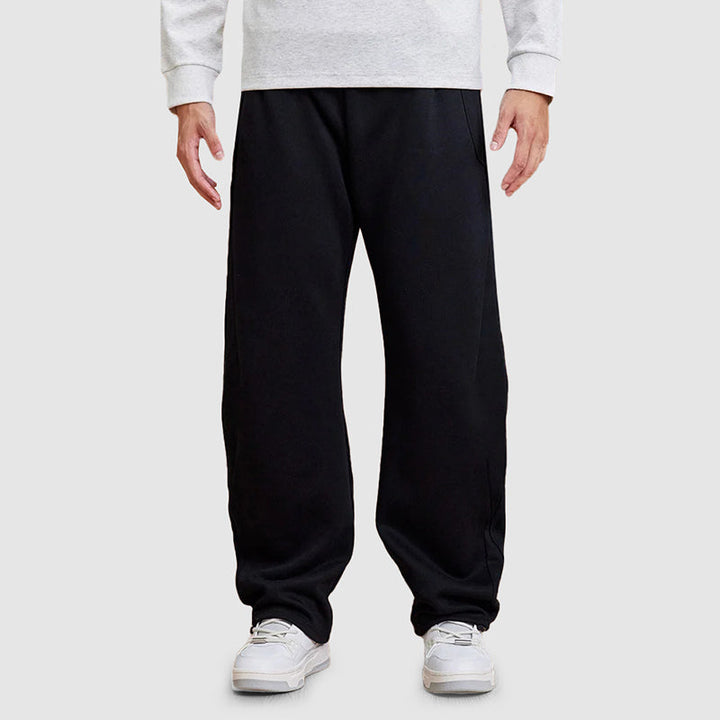 Bekväma raka ben-joggers för män, i svart tyg, idealiska för mode och fritidsaktiviteter. Herrbyxor.