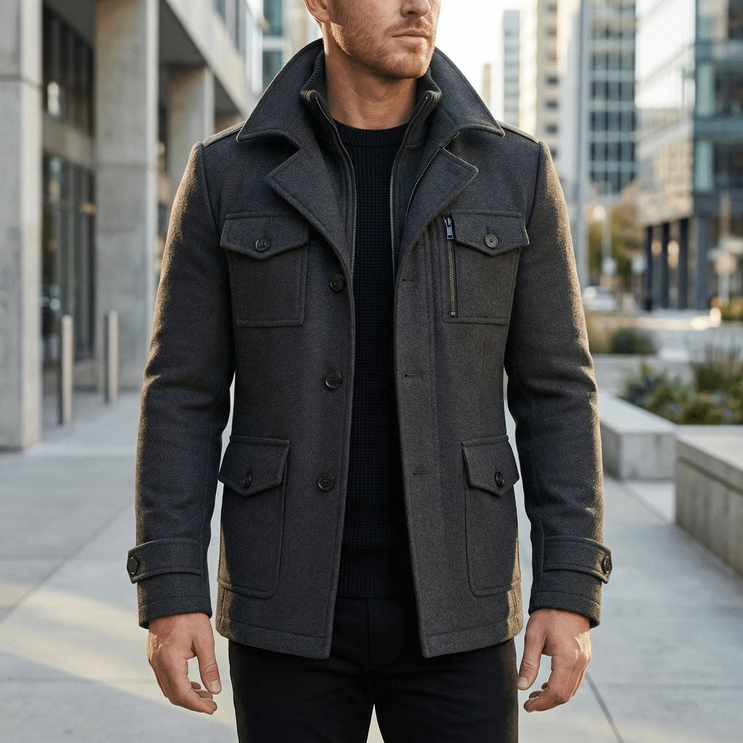 Herrkappa Ethan slim fit. Elegant och varm ytterrock med modern passform för höst/vinter. Perfekt herrkläder.