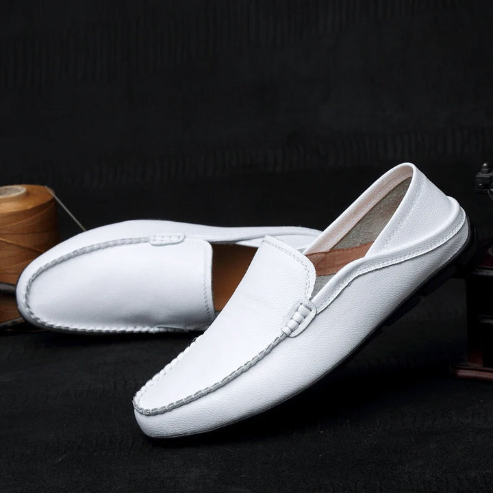 Eleganta loafers i premiumläder för herrar, kombinerar stil och komfort för alla tillfällen.