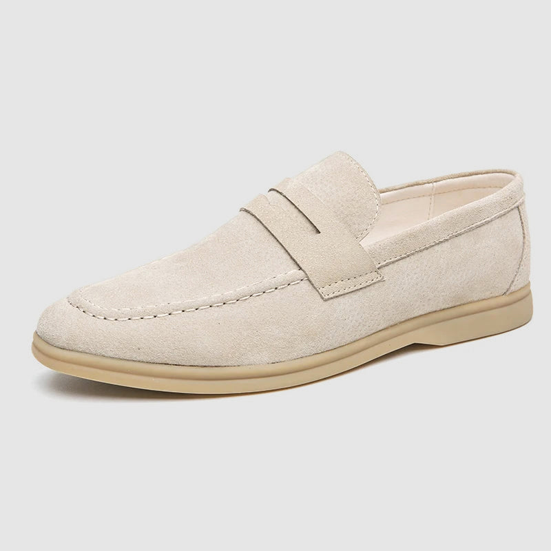 Eleganta svarta herrloafers i skinn, stilrena och komfortabla slipon för män.
