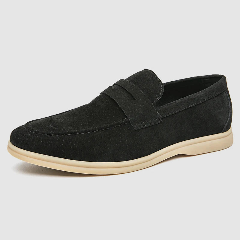 Bekväma beige herrloafers för män, mångsidiga vardagsskor i slipon-modell av skinn.