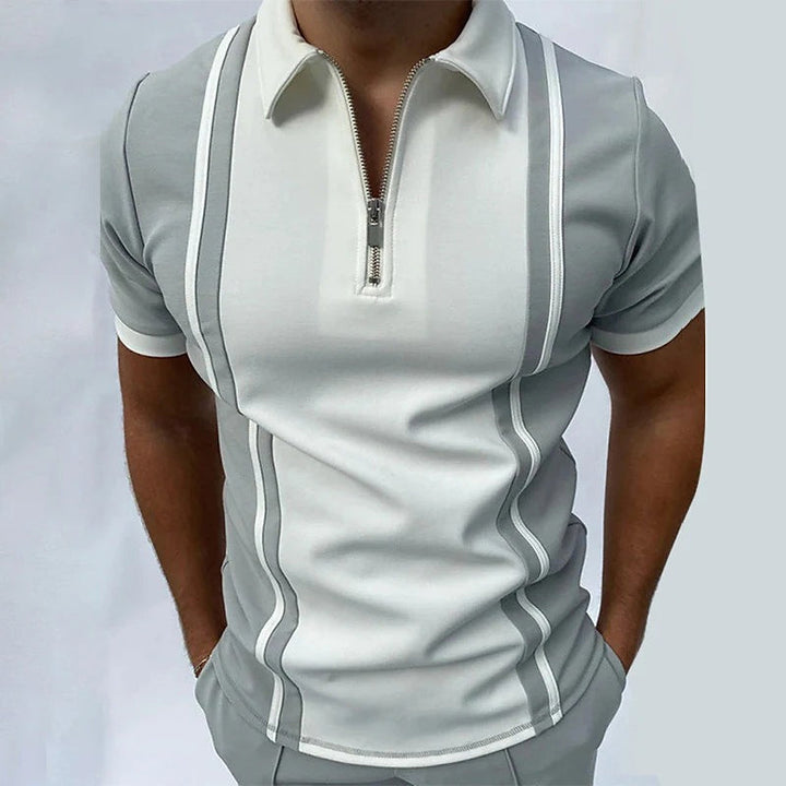 "Herrpiké i colorblock, smal passform, kortärmad, polyester, framifrån, modern stil för sommar, avslappnad look."