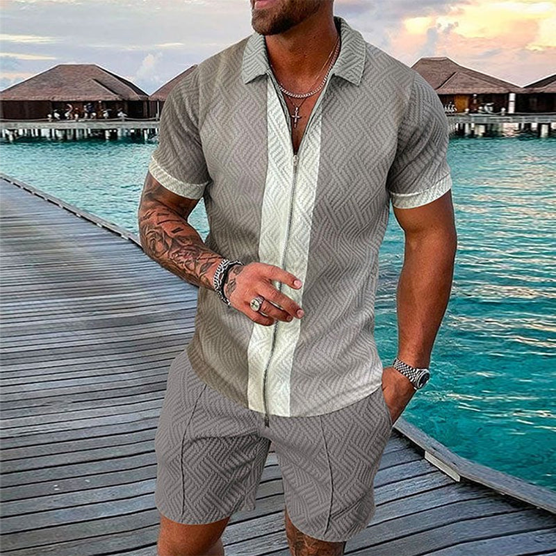 "Herrset med tryckt polo T-shirt och shorts, casual sommaroutfit, livliga mönster, perfekt för avslappnade stunder."