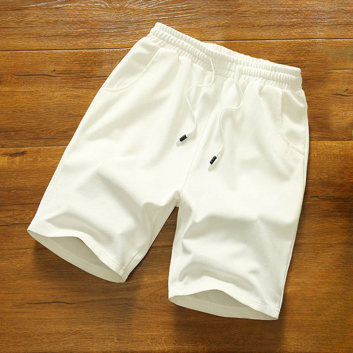 Herrshorts i somrigt, ljust tyg med elastisk midja och dragsko, perfekta för casual stil.