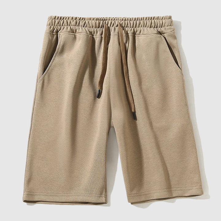 Grå knälånga herrshorts i avslappnad stil, mångsidiga sommarshorts i bomullsblandning.