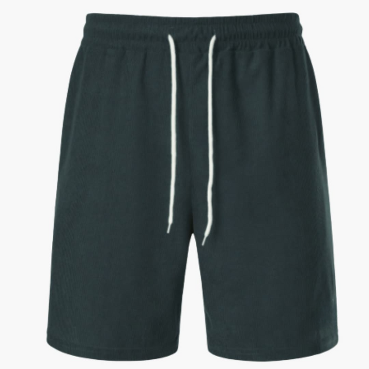 Ensam herrshorts i ribbad design med dragsko. Mångsidiga och komfortabla sommarshorts för alla herrar.