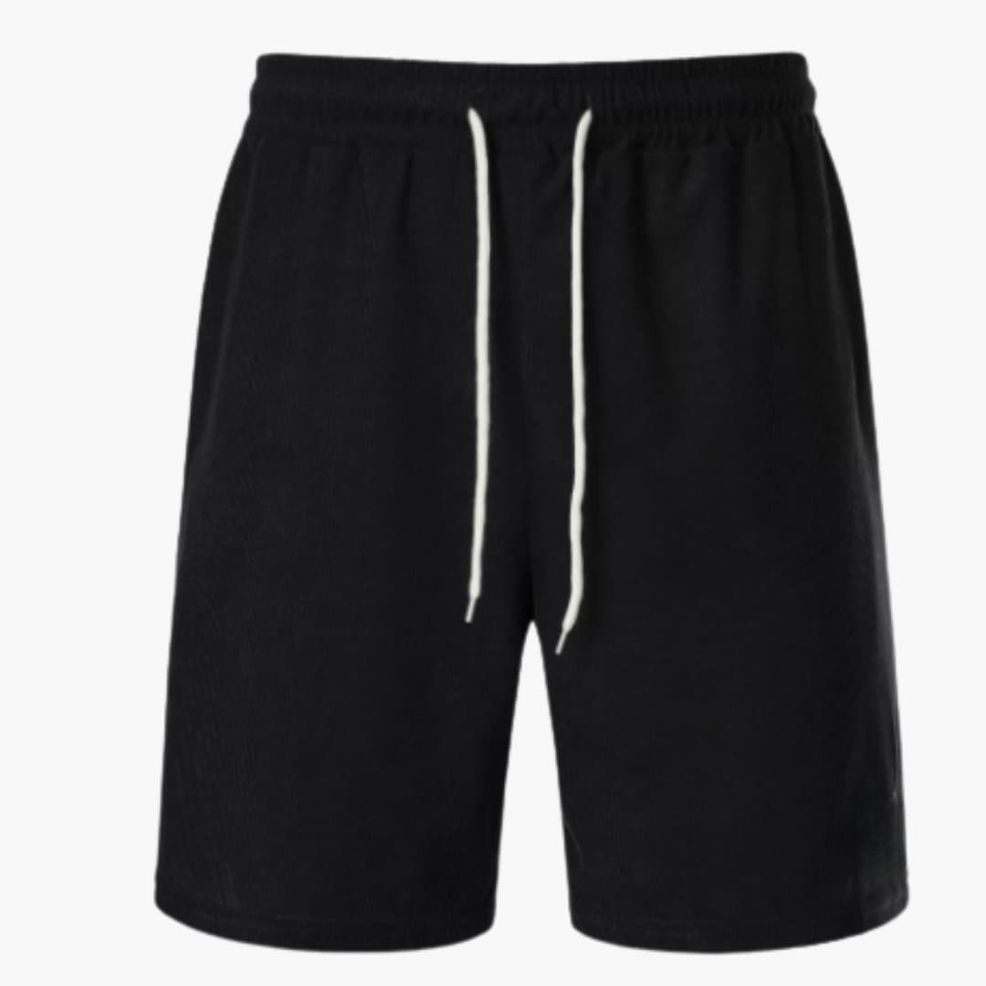 Närbild av ribbad struktur på bekväma herrshorts med dragsko. Stilrent tyg för sommar och fritid.