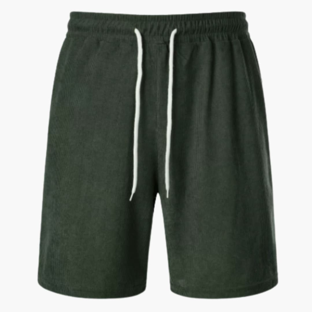 Man bär bekväma ribbade herrshorts med dragsko. Stilrena sommarshorts för fritid och avslappnade dagar.