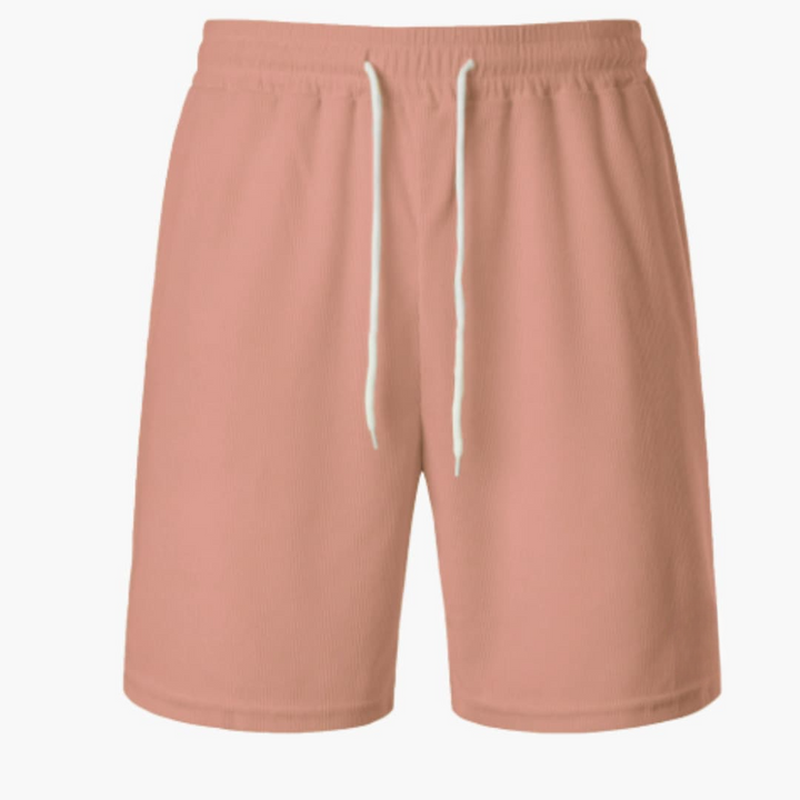 Vikta ribbade herrshorts med dragsko. Stilrena och bekväma sommarshorts, perfekta för fritid och resor.