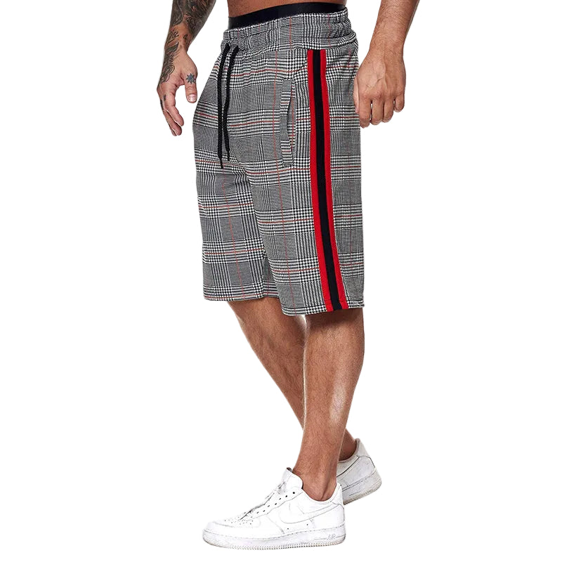 Herrshorts med rutigt mönster och dragsko i avslappnad stil för sommarbruk.