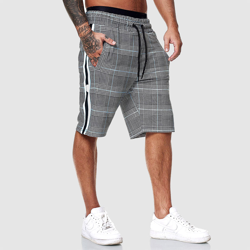 Bekväma knälånga herrshorts med dragsko och klassiskt rutigt mönster.