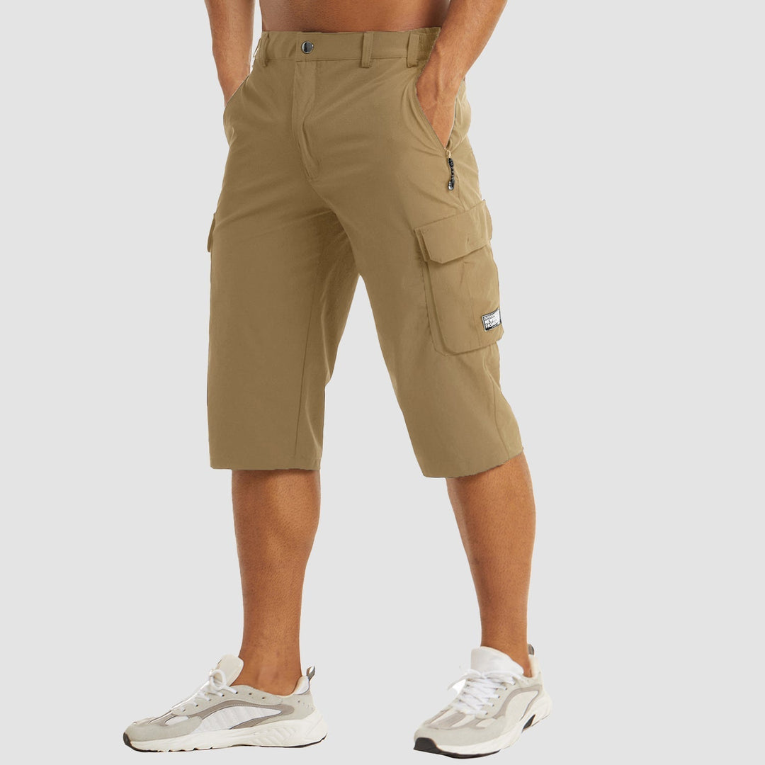 Somriga cargoshorts, snabbtorkande och lätta, med praktiska sidfickor för herrar.