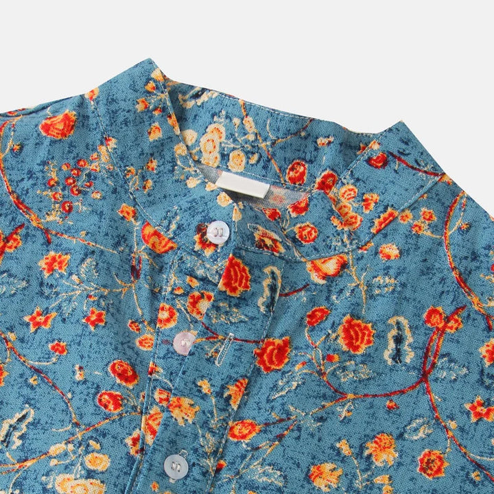 Kortärmad herrskjorta med distinkt mandarinkrage, perfekt för en avslappnad men stilren sommarstil.