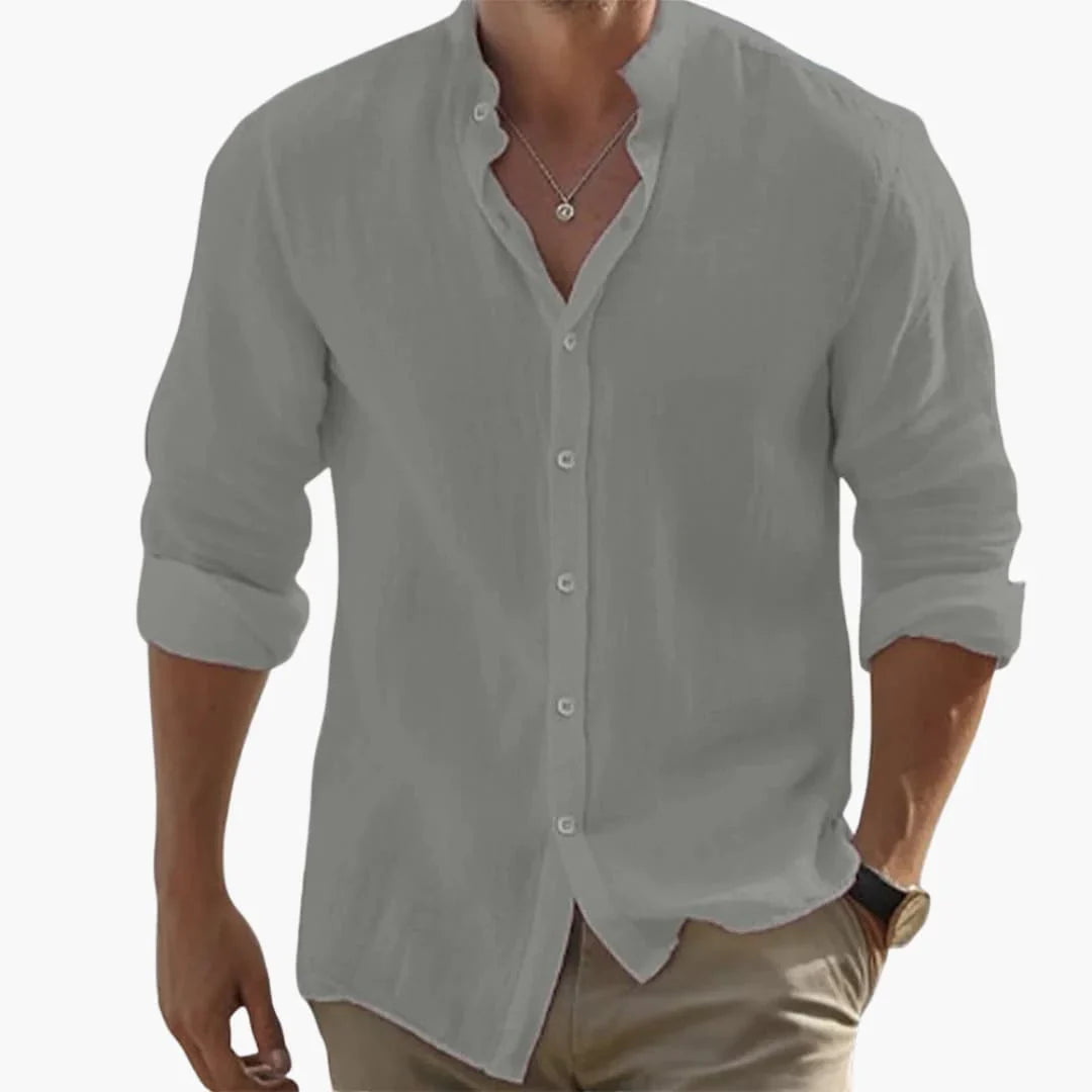 Snygg herrskjorta med ståkrage. Långärmad, slim fit, perfekt för både vardag och eleganta tillfällen.