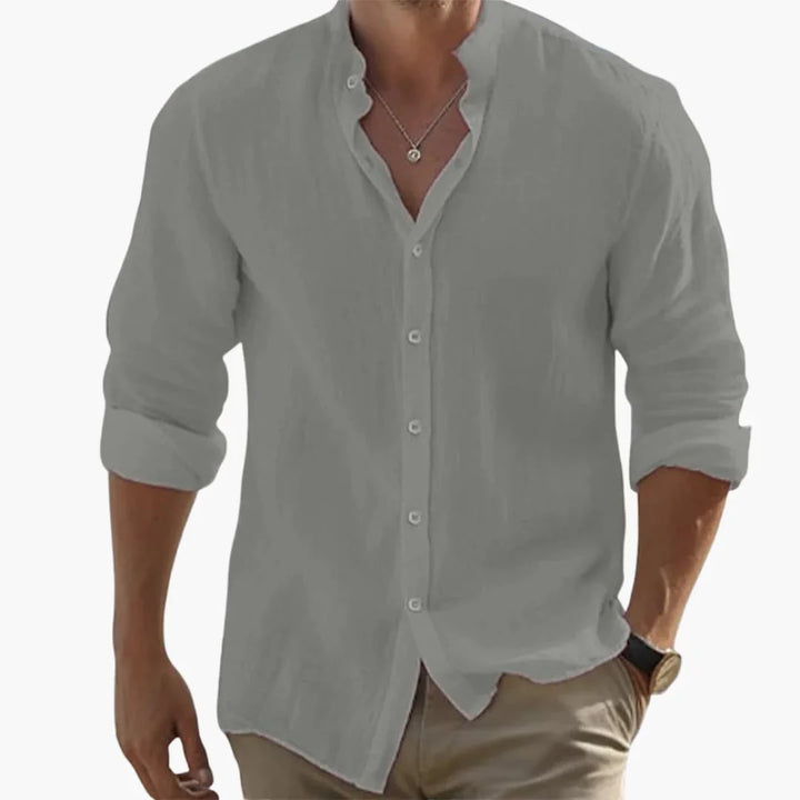 Snygg herrskjorta med ståkrage. Långärmad, slim fit, perfekt för både vardag och eleganta tillfällen.
