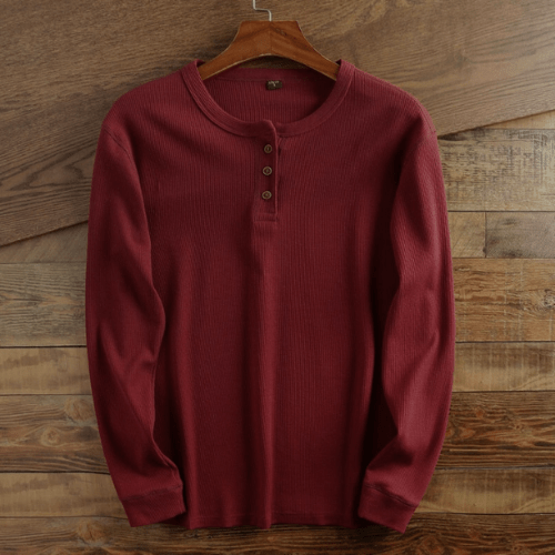 Modern herrskjorta med Henley-krage och textur i våffelmönster. Stilren för höstens garderob.