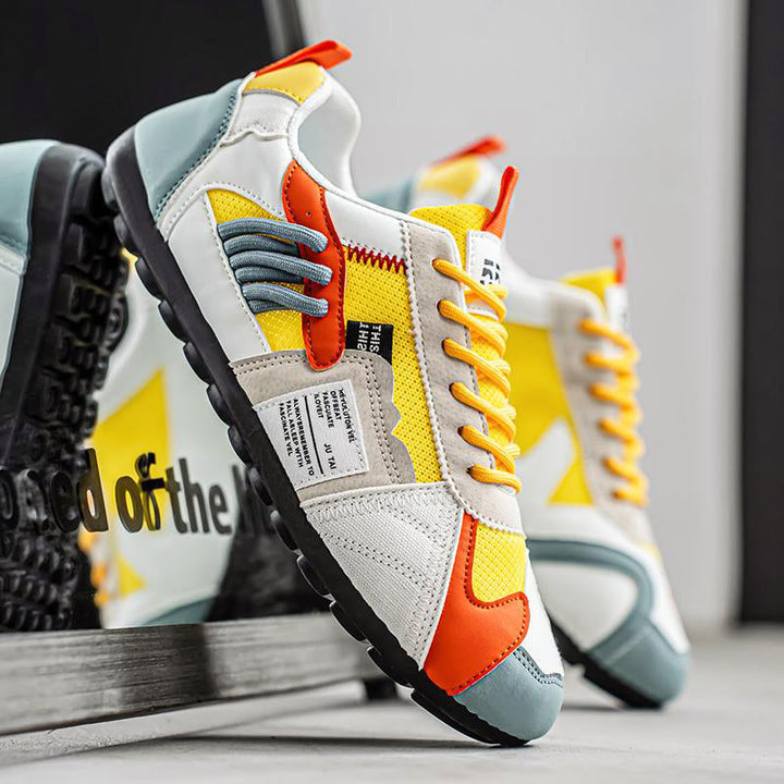Herrsneakers med färgblock och skiktad design, perfekta vardagsskor med modern estetik.
