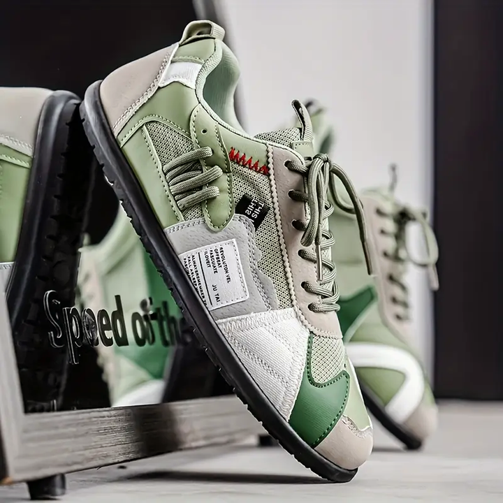 Detaljerad bild av herrsneakers, belyser den unika färgblocksdesignen och bekväma passformen.