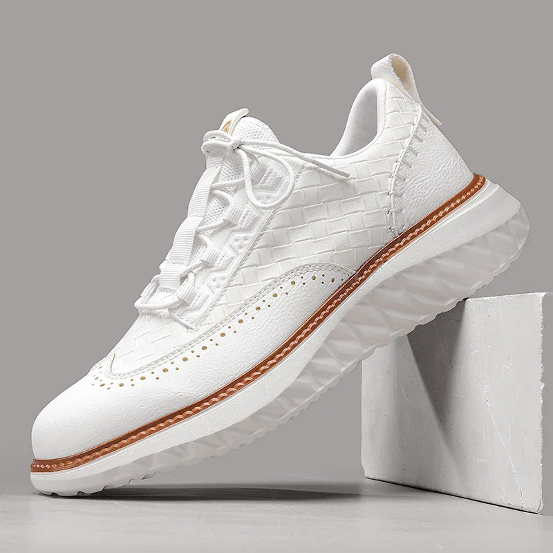 Två par herrskor Oxford-stil Casual Sneakers i brunt och svart, redo för diverse fritidsaktiviteter