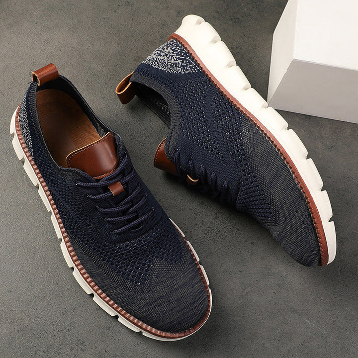 Mångsidiga herrskor, sneakers med rund tå och snörning, designade för komfort och casual look.
