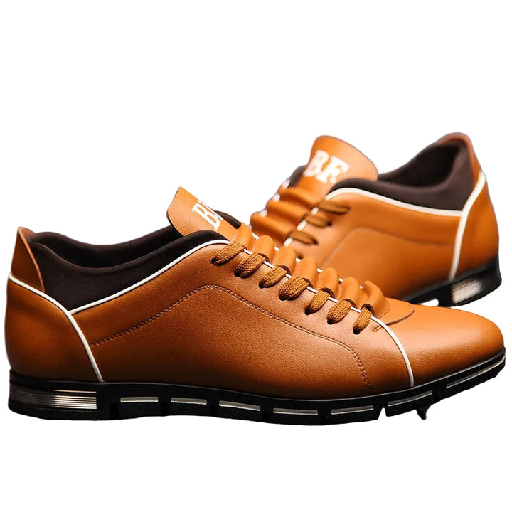 Herrsneakers i läderlook, svarta, för vardag och fest. Trendiga komfortskor för män.