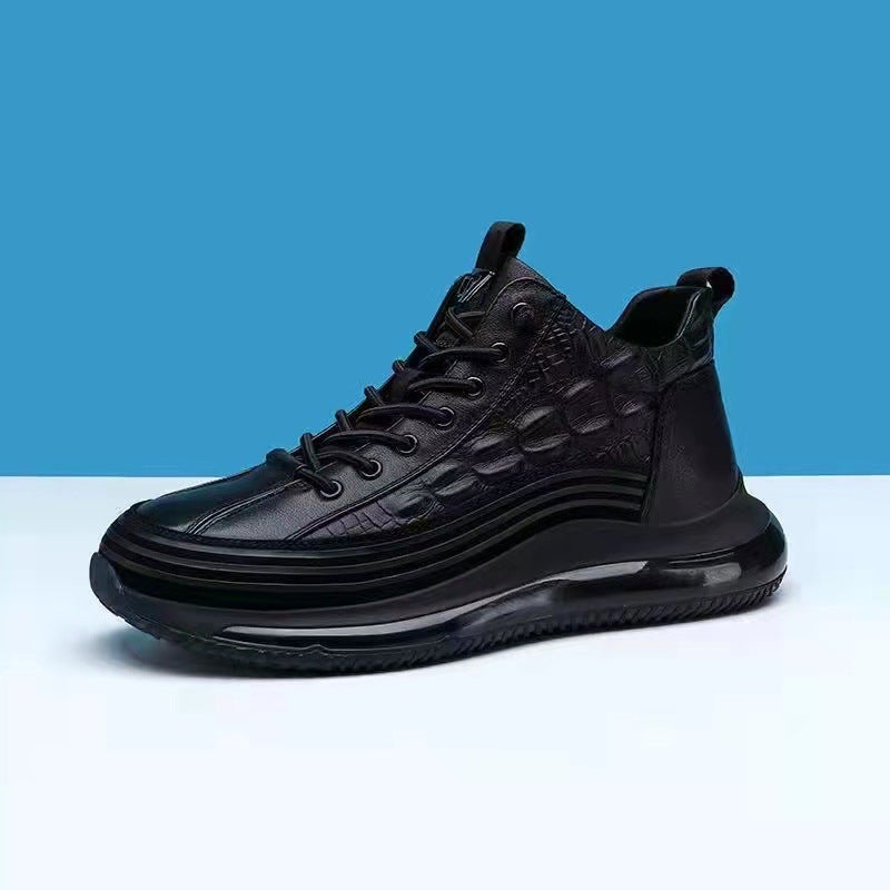 "Herrsneakers med läderfinish, krokodiltryck, stilren design, slitstarka skor för vardag och fest."