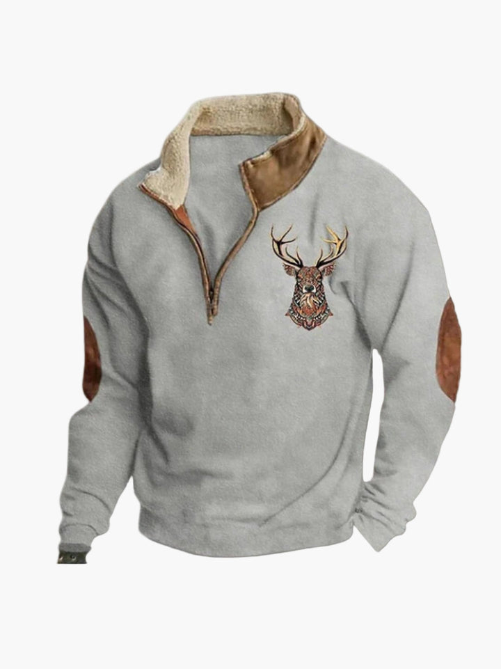 Herrpullover med kvartdragkedja och elegant broderad hjort. Idealisk för värme och fritidsaktiviteter.
