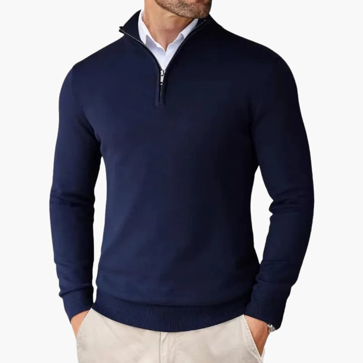 Vardagströja i herr-modell med kvartslång dragkedja. Komfortabel & mångsidig pullover i stickad kvalitet.