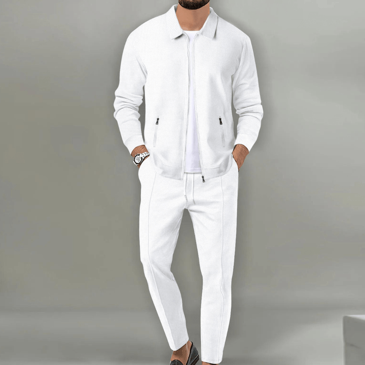 Herrbyxor i träningsoverall-stil, del av bekvämt tvådelat set för en avslappnad look