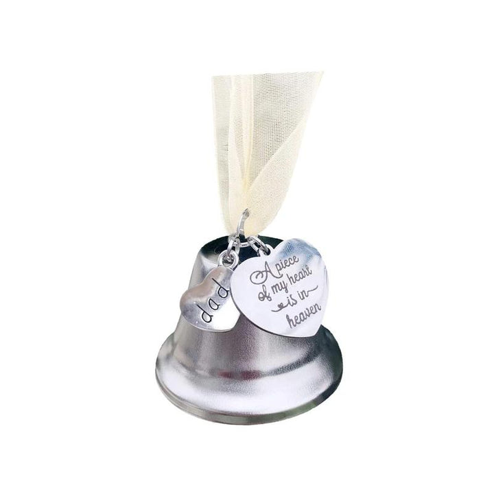 "Hjärtevärmande julminnesängel med klockform, eleganta ängelvingar, perfekt för julgranens dekoration."