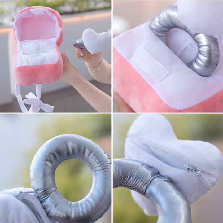 "Hjärtformad ringask i rosa plysch med dold dragkedja, perfekt för frieri och speciella tillfällen. Dekorativ och praktisk."