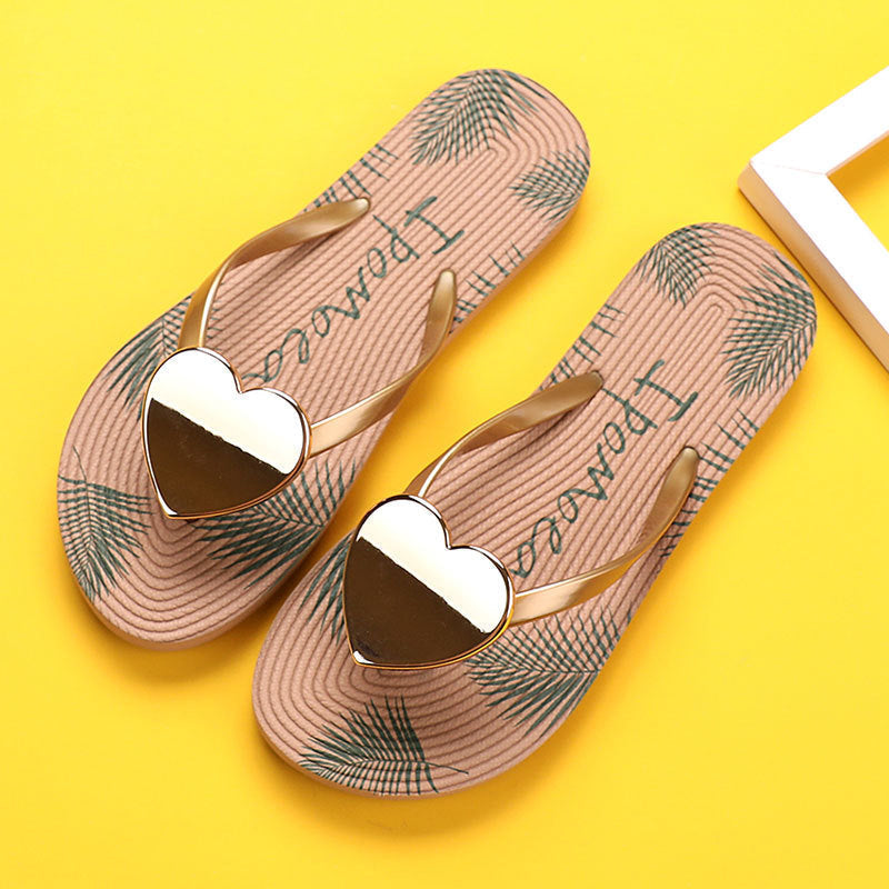 "Hjärtformade flip flops för kvinnor, avslappnade strandtofflor i svart och beige med halkfri yta och vadderad fotbädd."