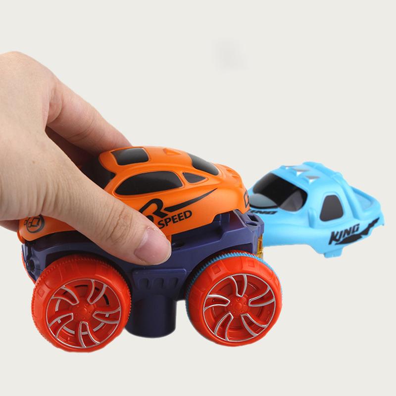 "Höghastighets elektrisk leksaksbil i ljusa färger med lysande ljus, perfekt för barns kreativa racingäventyr."