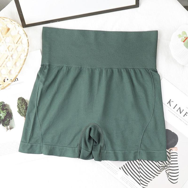 "Högmidjade sömlösa hotpants för kvinnor, bekväm passform i stilren grön färg, lyftande effekt och figurformning."