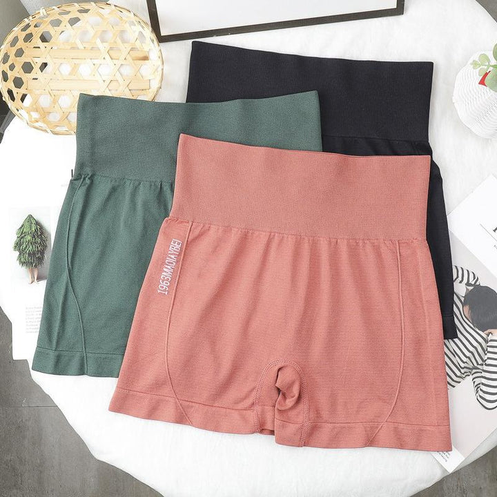 "Högmidjade sömlösa hotpants för kvinnor, bekväm passform i stilren grön färg, lyftande effekt och figurformning."