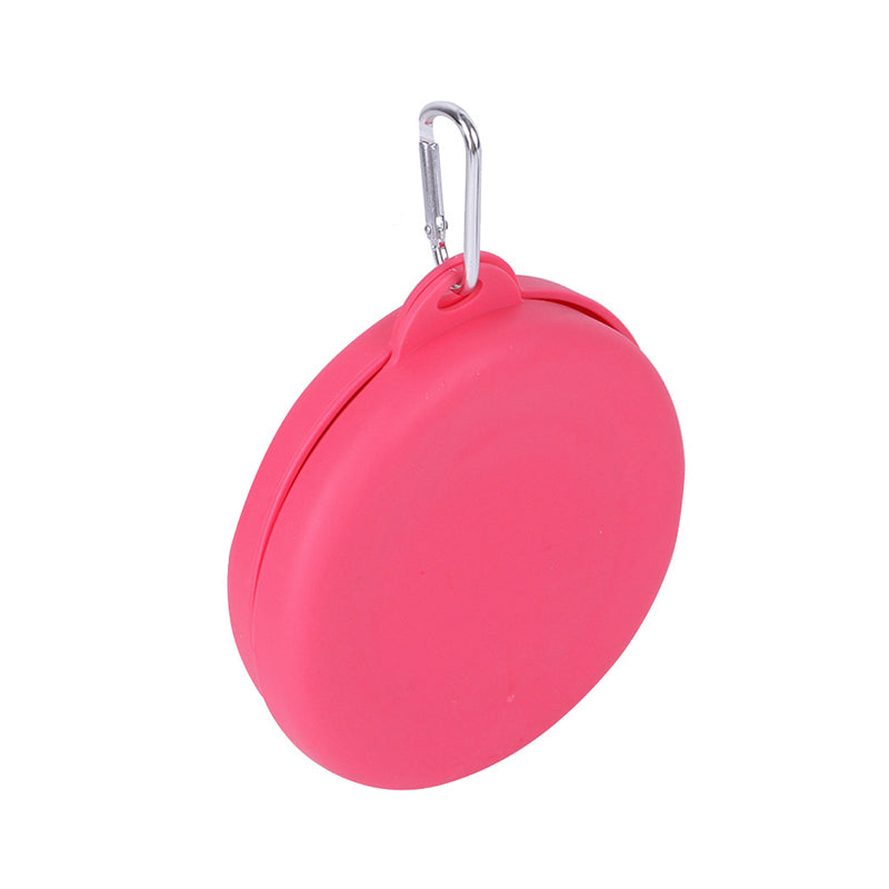 "Hopfällbar silikon matset för husdjur i blått, lätt att transportera med integrerade skålar för mat och vatten."