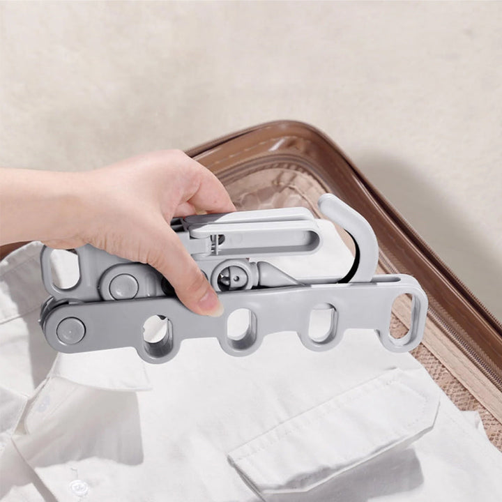 "Hopfällbara resegalgar i kompakt design för enkel klädförvaring, tillverkad i slitstarkt material med 360 graders rotation."