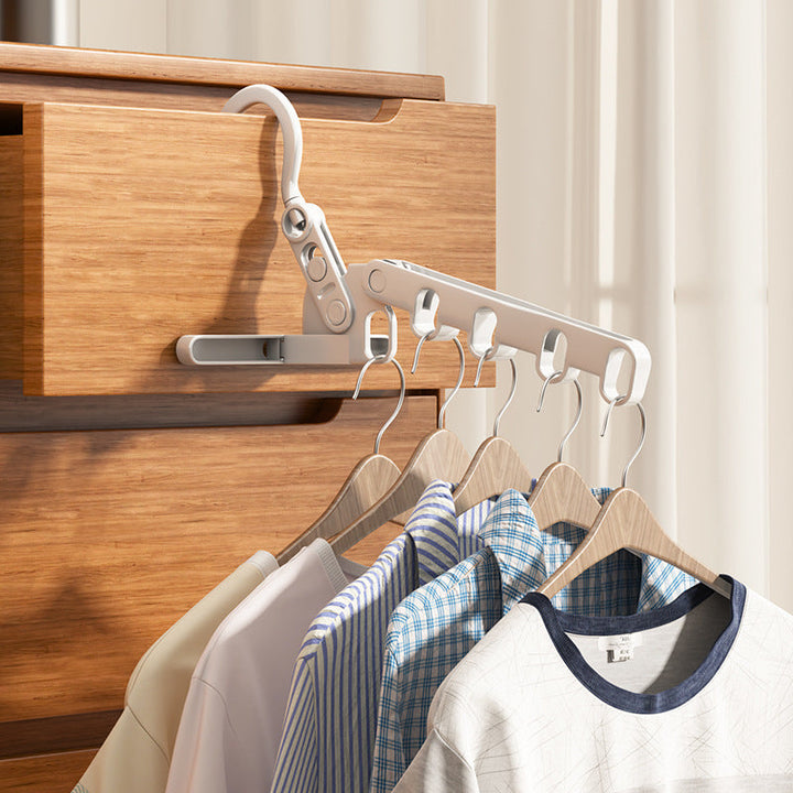 "Hopfällbara resegalgar i kompakt design för enkel klädförvaring, tillverkad i slitstarkt material med 360 graders rotation."