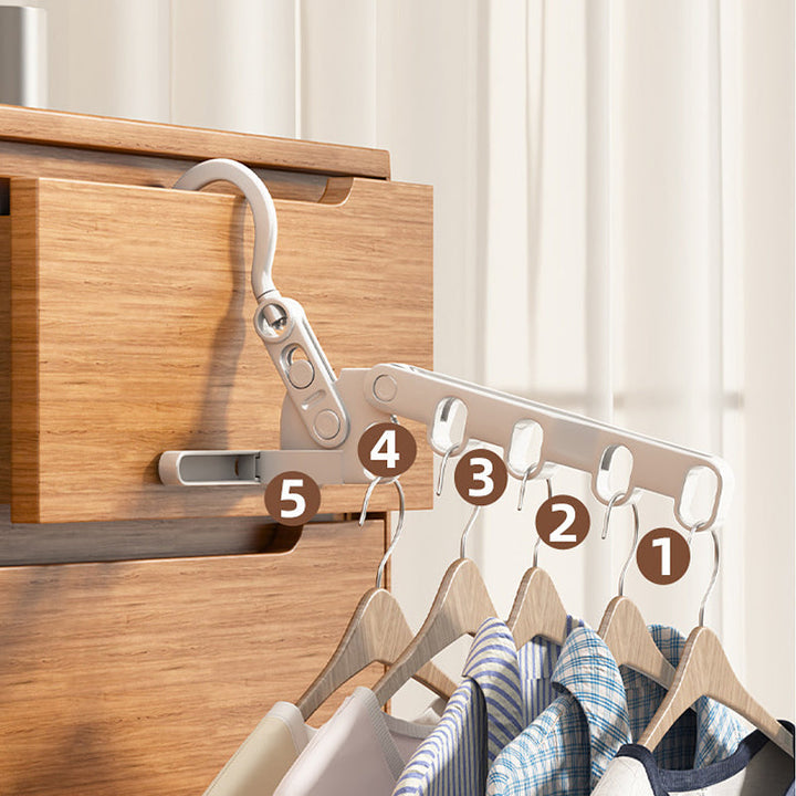 "Hopfällbara resegalgar i kompakt design för enkel klädförvaring, tillverkad i slitstarkt material med 360 graders rotation."