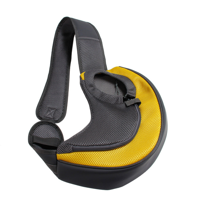 "Husdjursutflykt axelväska i polyester för smådjur, hands-free design, finns i ljusblå, röd, gul och fler färger."