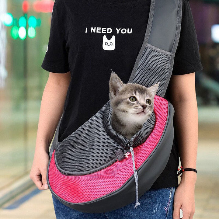 "Husdjursutflykt axelväska i polyester för smådjur, hands-free design, finns i ljusblå, röd, gul och fler färger."