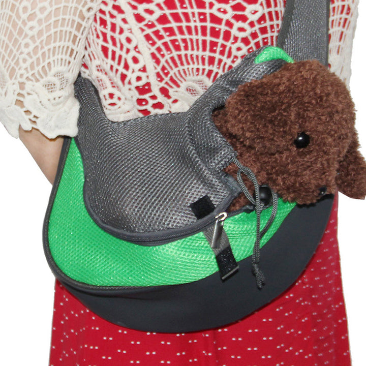 "Husdjursutflykt axelväska i polyester för smådjur, hands-free design, finns i ljusblå, röd, gul och fler färger."