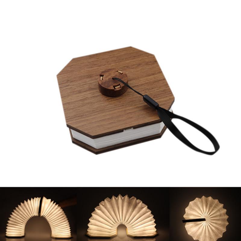 "Ihopfällbar trälampa i naturträ med USB-laddning, kompakt design för hemmet, bärkaraktär och modern estetik."
