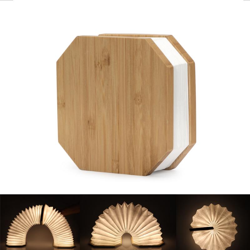 "Ihopfällbar trälampa i naturträ med USB-laddning, kompakt design för hemmet, bärkaraktär och modern estetik."