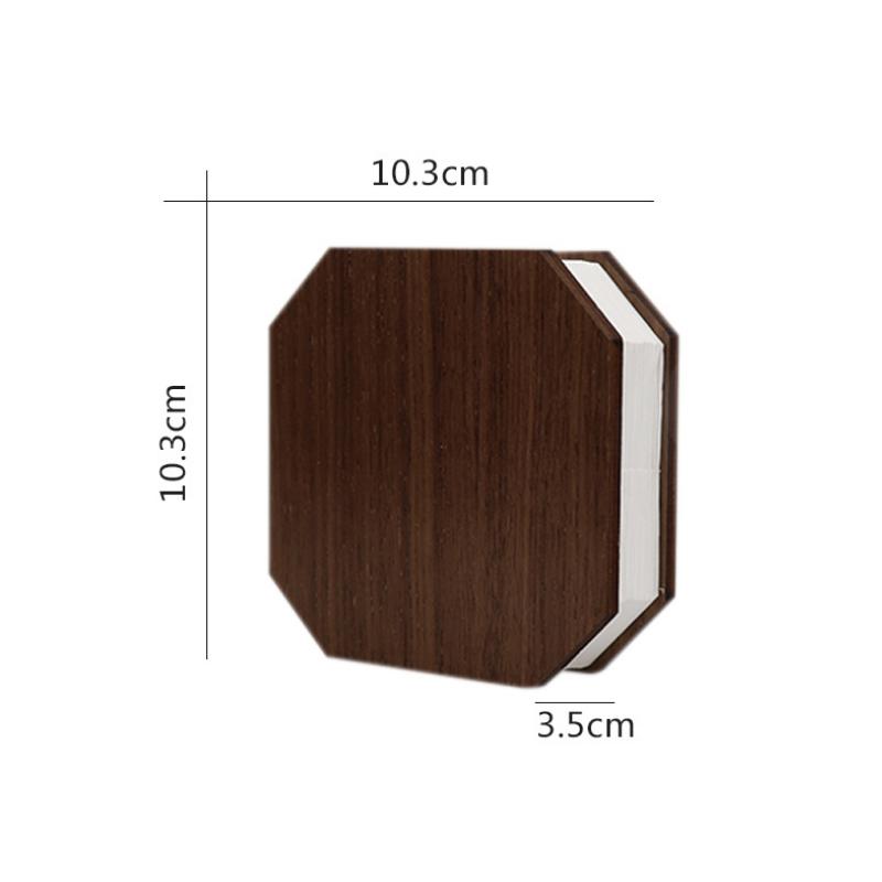 "Ihopfällbar trälampa i naturträ med USB-laddning, kompakt design för hemmet, bärkaraktär och modern estetik."