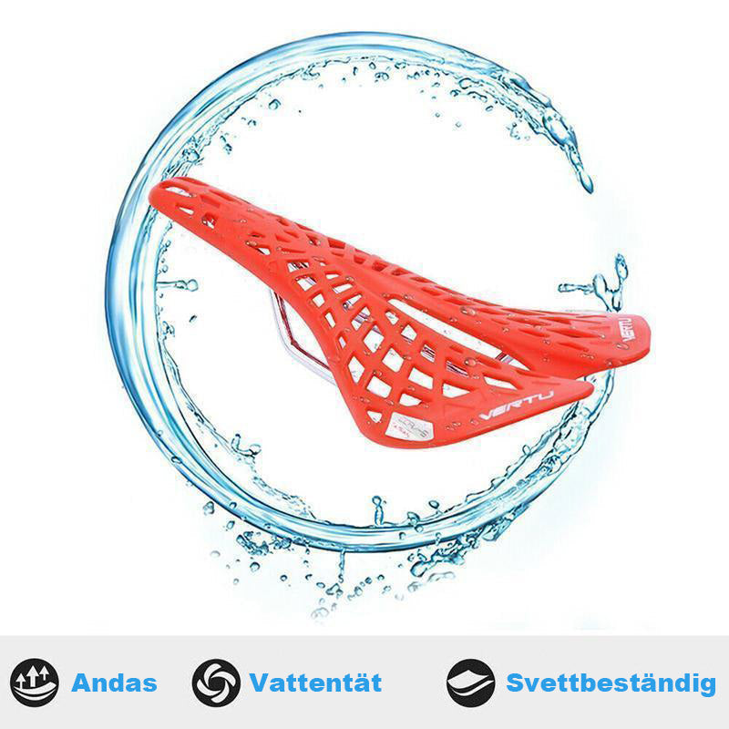 "Inbyggd cykelsadel i svart med andningsbar design och 69 ventilationshål för ökad komfort och minskad svettning."