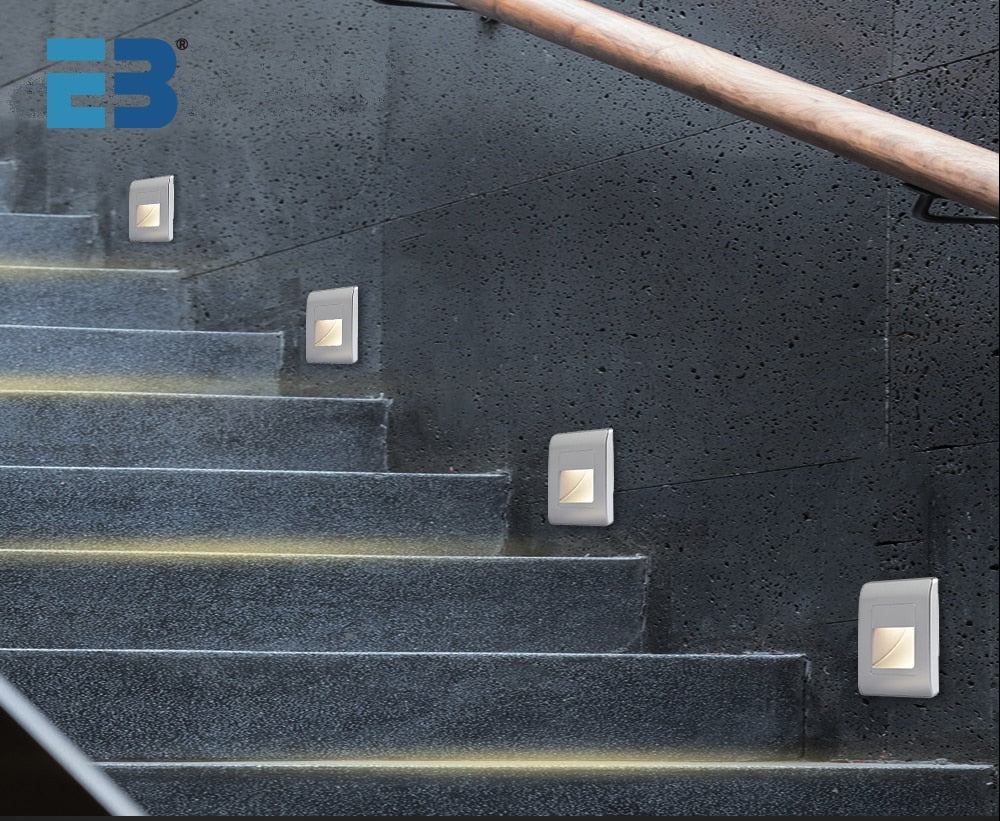 Inbyggd LED trappbelysning med PIR sensor & färgval. Modern infälld vägglampa för säkerhet & design.